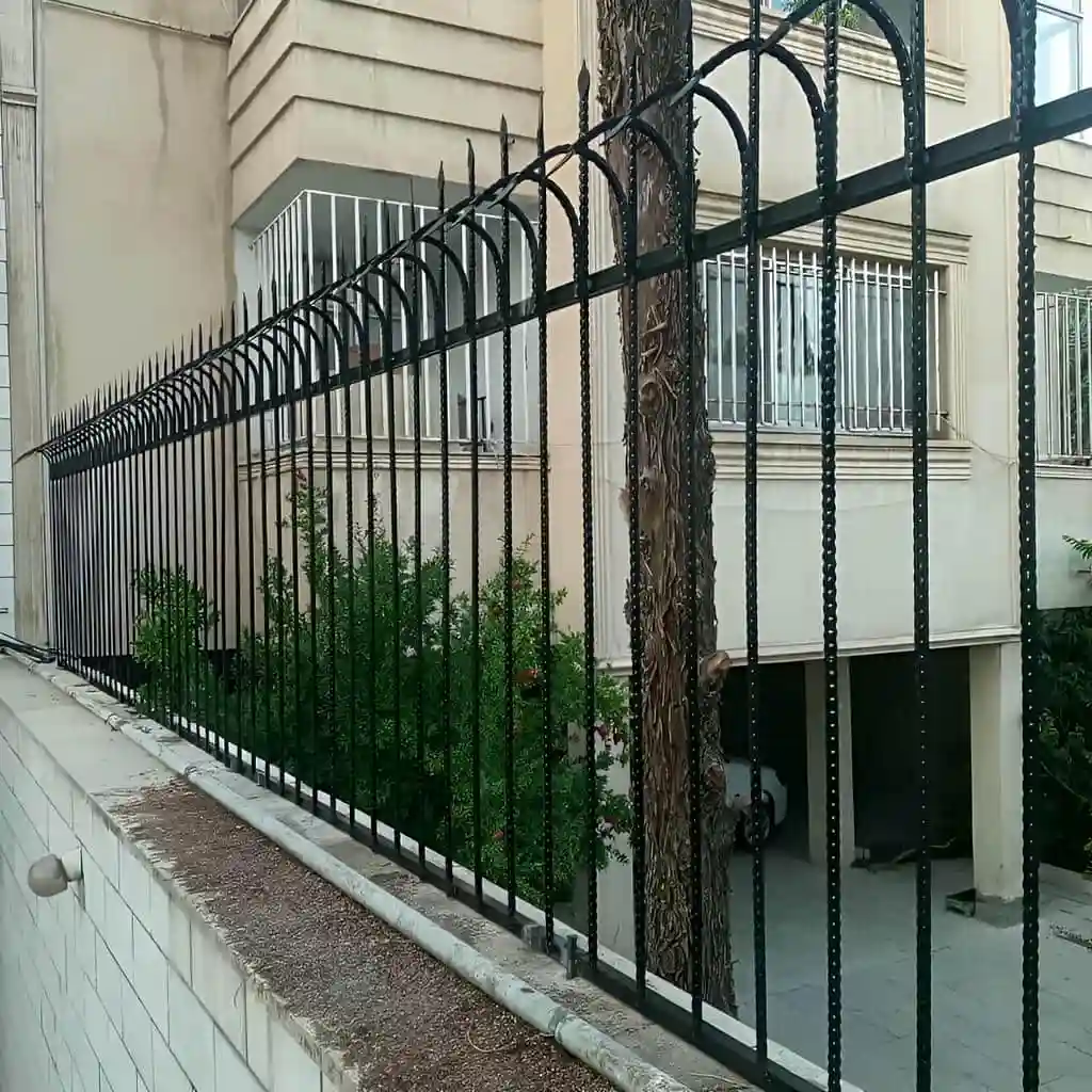 حفاظ دیواری سرنیزه ای