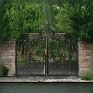 درب ارتفاع کوتاه ویلا و حیاط