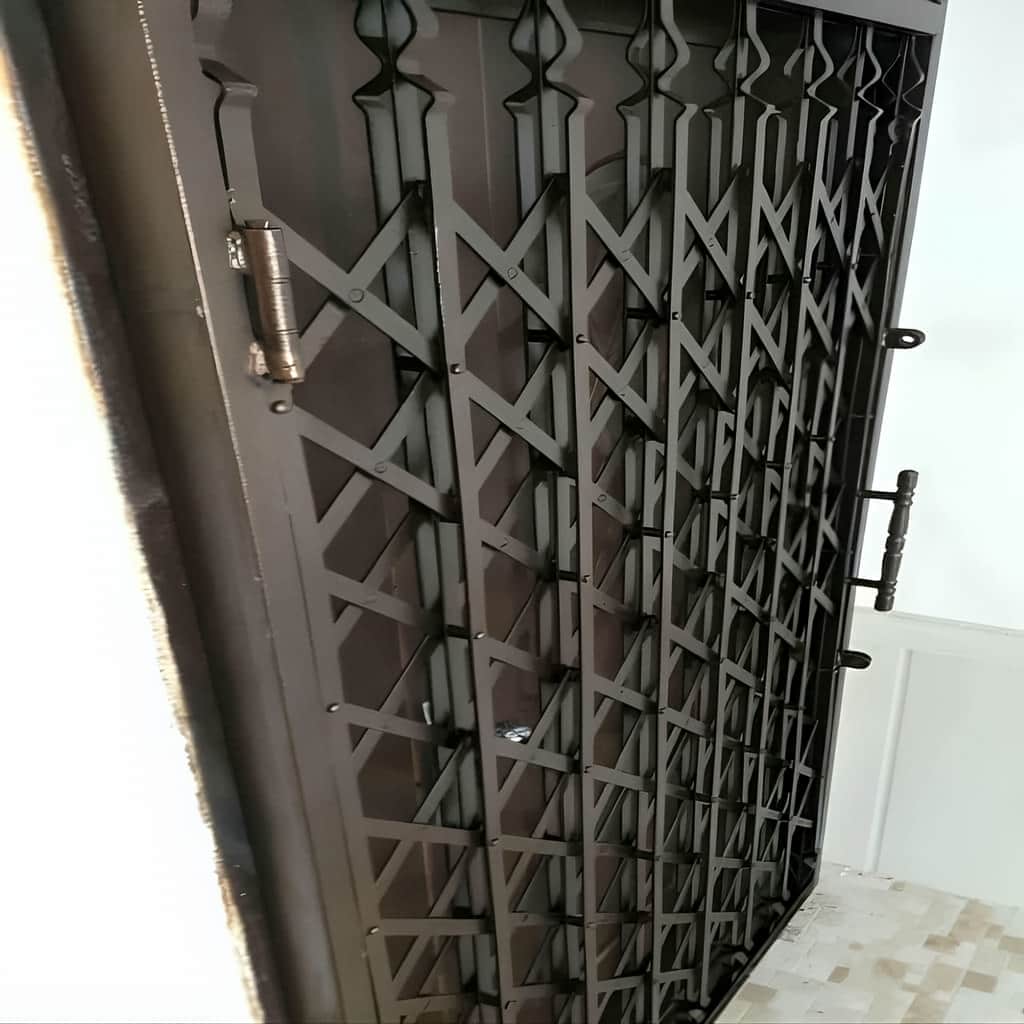 فروش حفاظ پشت درب آکاردئونی تمام‌گل در قزوین