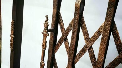 حفاظ پشت درب آکاردئونی در یاسوج