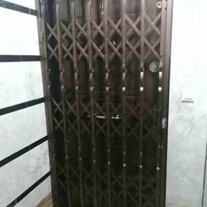 حفاظ پشت درب آکاردئونی در آمل