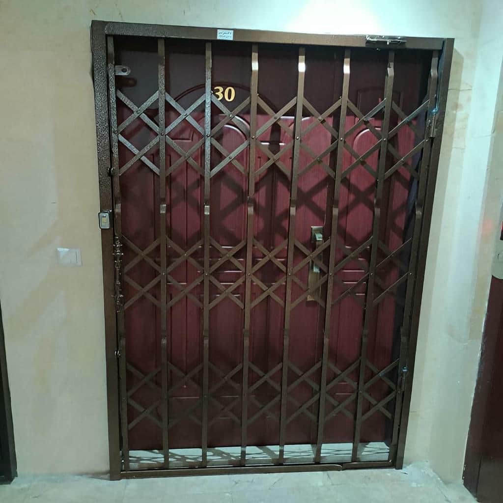 حفاظ پشت درب آکاردئونی در کرج