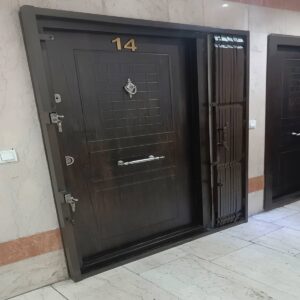 حفاظ پشت درب آکاردئونی در بجنورد