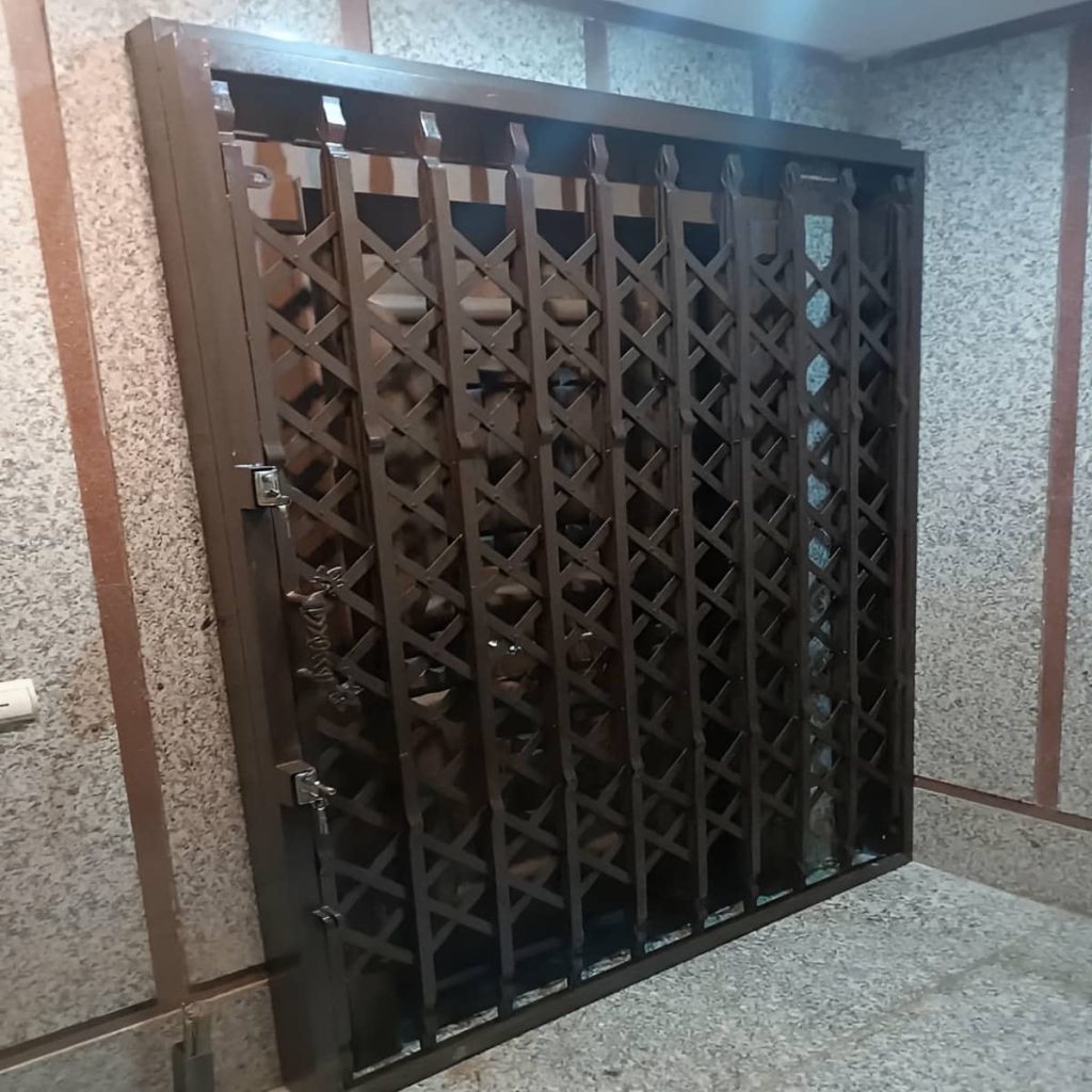 حفاظ درب آکاردئونی در استان مازندران