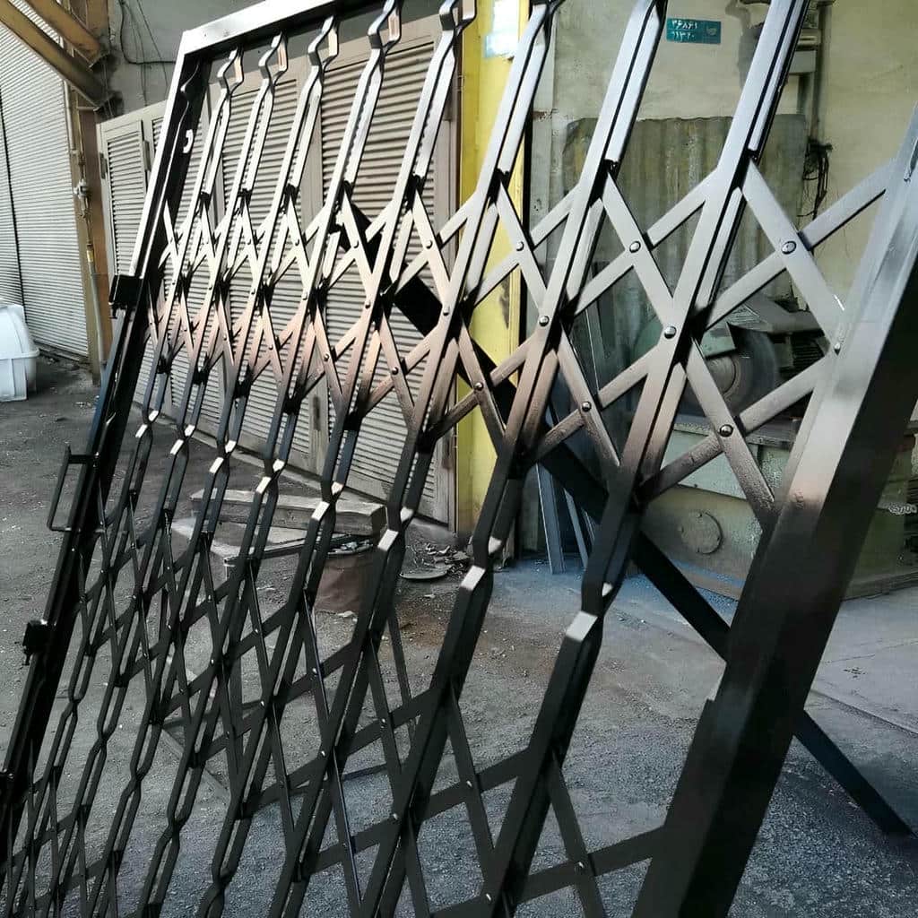 نصب حفاظ درب آکاردئونی ضدزنگ در خرم آباد