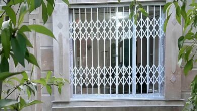 حفاظ پشت درب آکاردئونی در مشهد