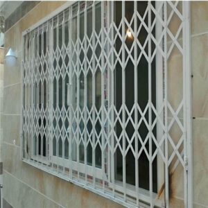 حفاظ پشت درب آکاردئونی در ساوه