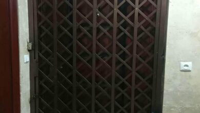 حفاظ پشت درب آکاردئونی در بابلسر