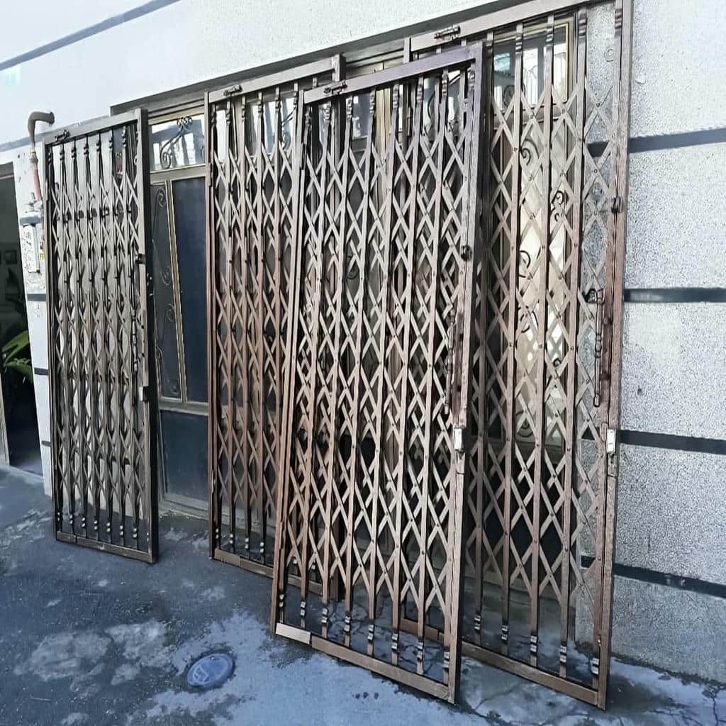 حفاظ پشت درب آکاردئونی در فشم