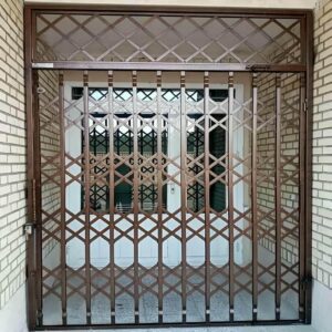 حفاظ پشت درب آکاردئونی در اشتهارد