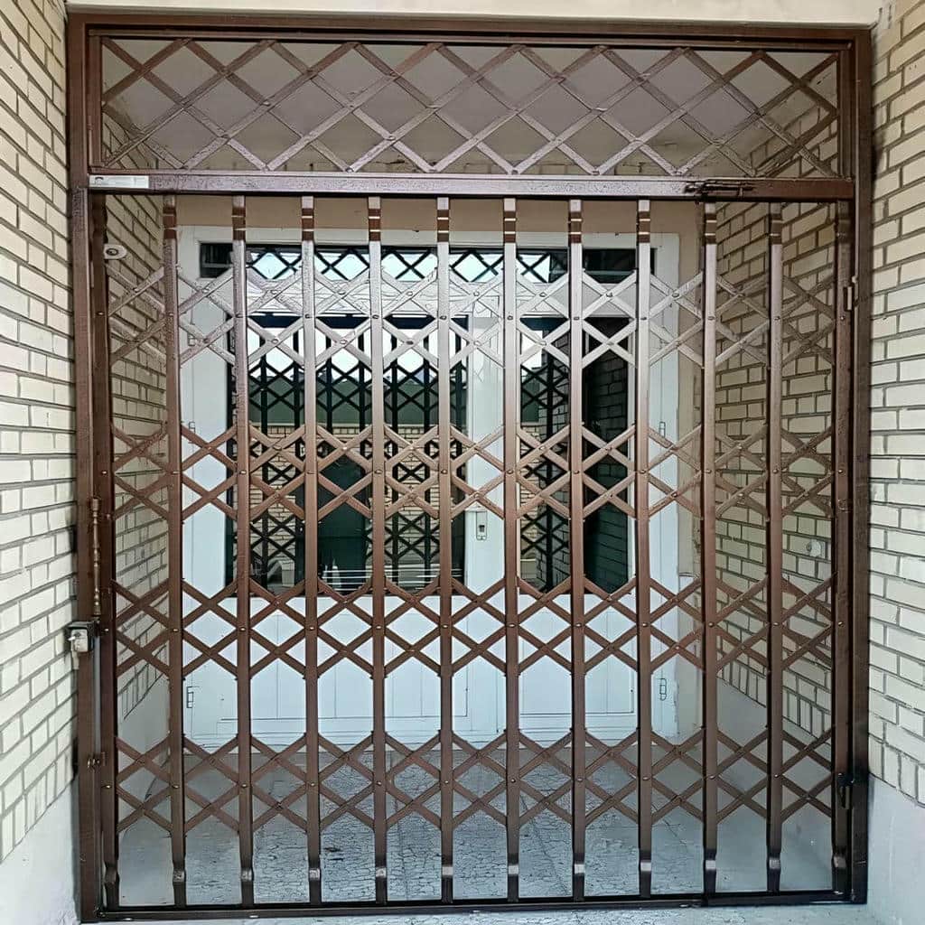 حفاظ پشت درب آکاردئونی در اشتهارد