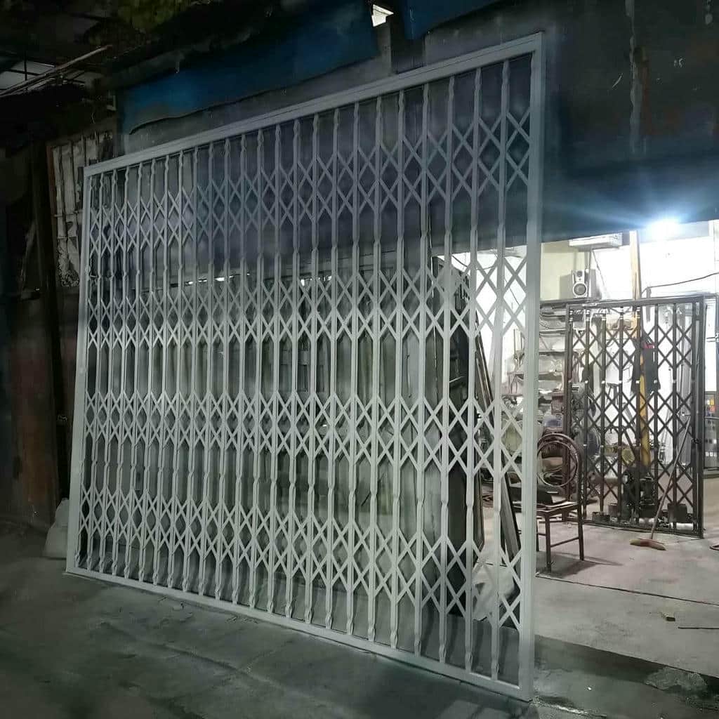 خرید حفاظ پشت درب آکاردئونی دوگل در باغ عباس‌آباد