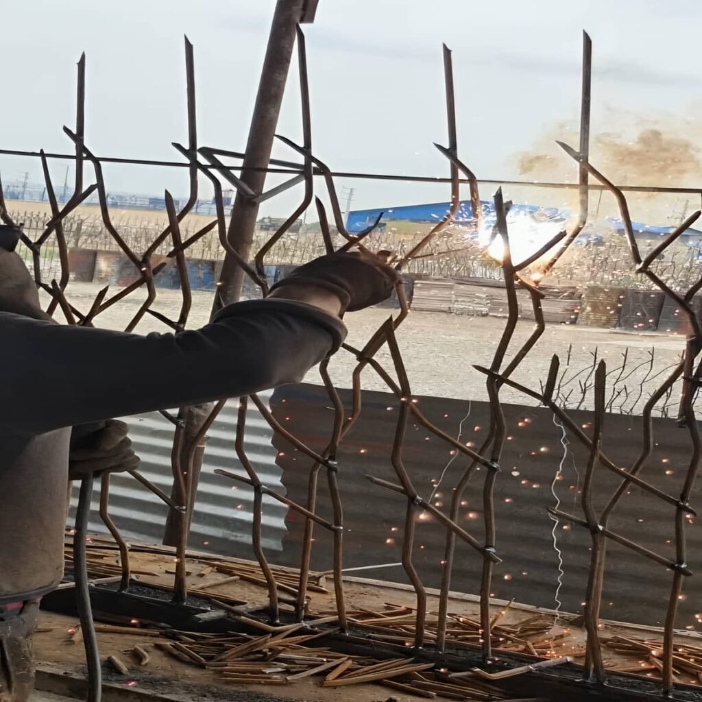 نصب حفاظ شاخ گوزنی طراحی بازدارنده در محمودآباد نصب حفاظ شاخ گوزنی طراحی بازدارنده در محمودآباد