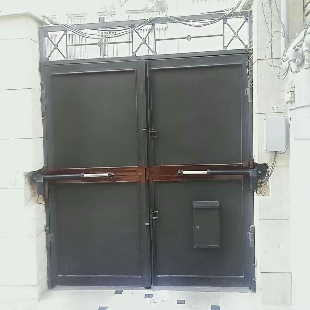 نصب جک درب پارکینگ اتوماتیک رنگ محافظ در شیراز