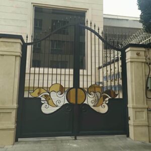 درب حیاط ویلایی در کمال شهر