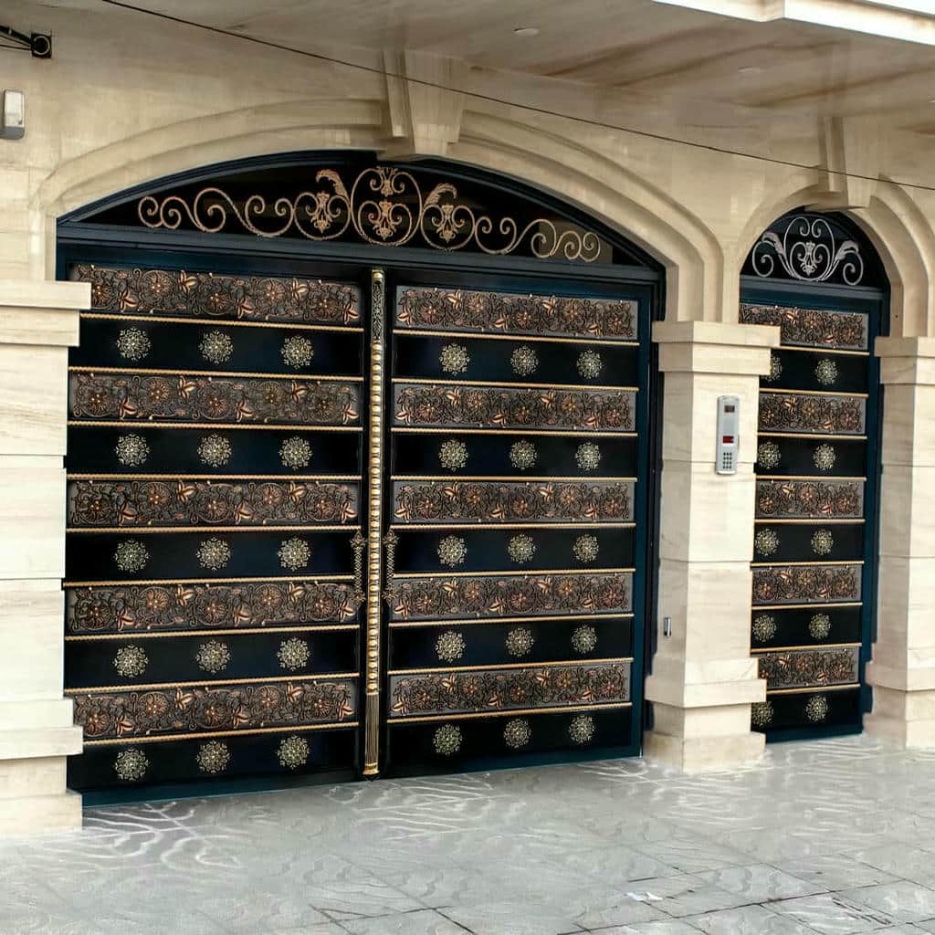نصب درب حیاط فلزی ویلایی تراز در کیش