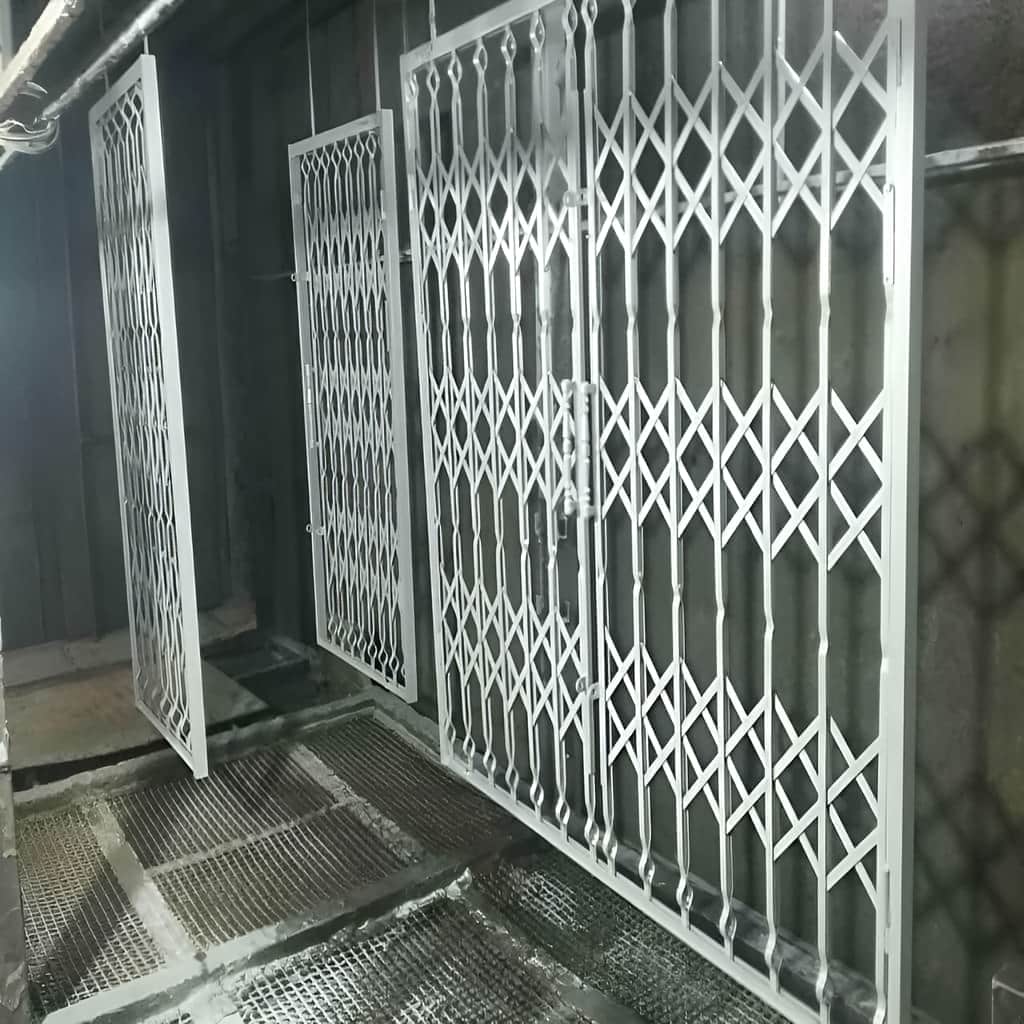 درب آکاردئونی با فریم جوشکاری شده