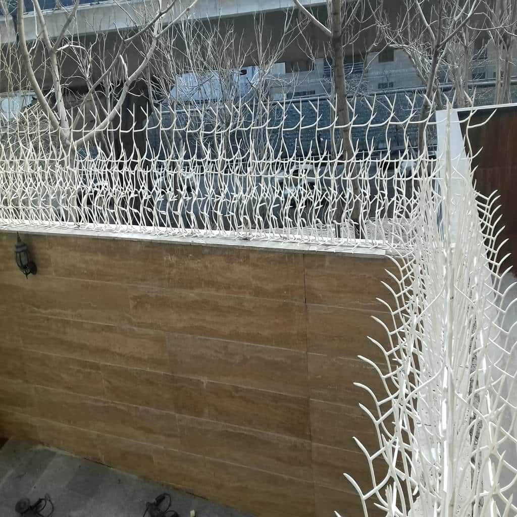 حفاظ روی دیوار با برش دقیق قطعات آهنی