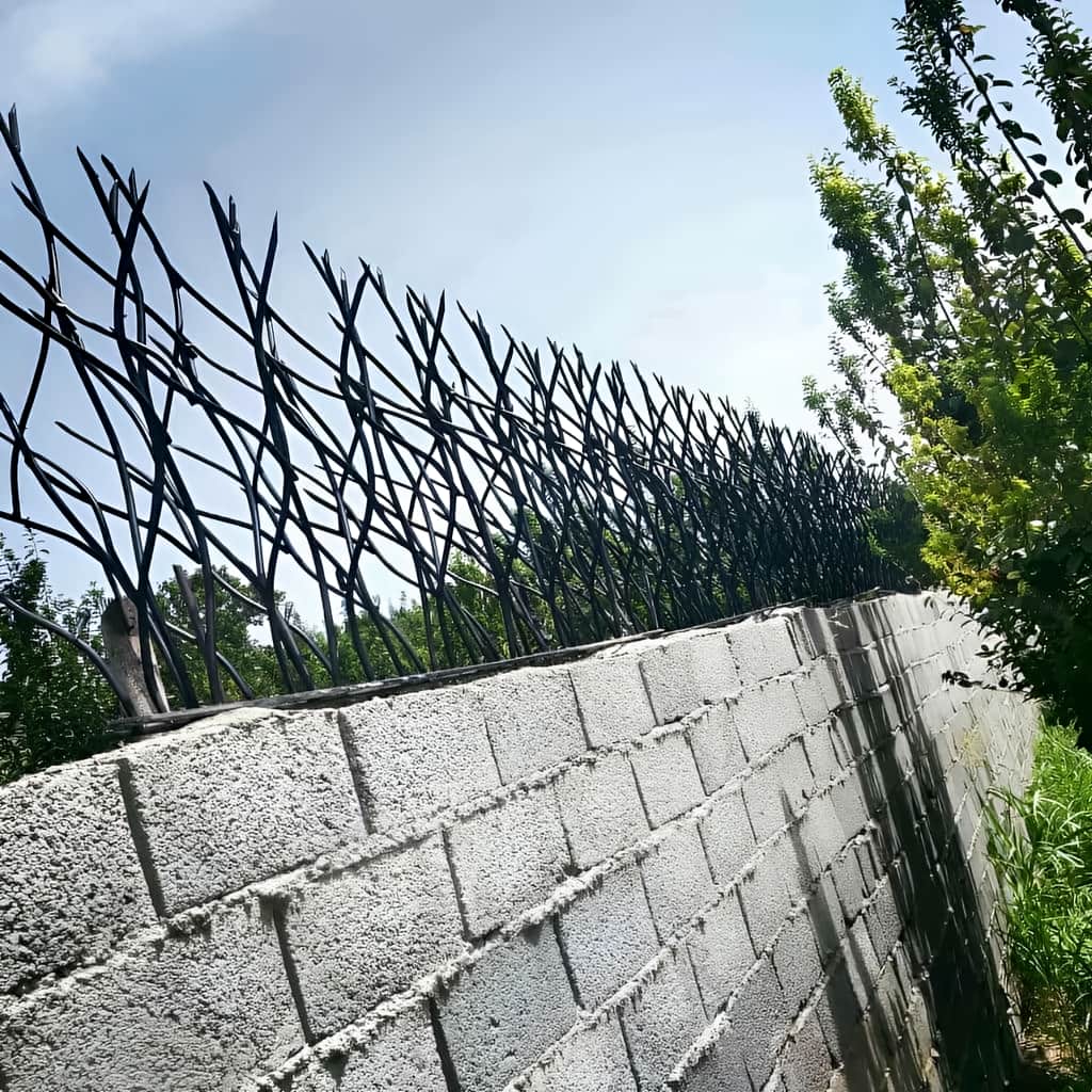 حفاظ شاخ گوزنی و حفاظ سرنیزه ای با نصب روی تاج دیوار