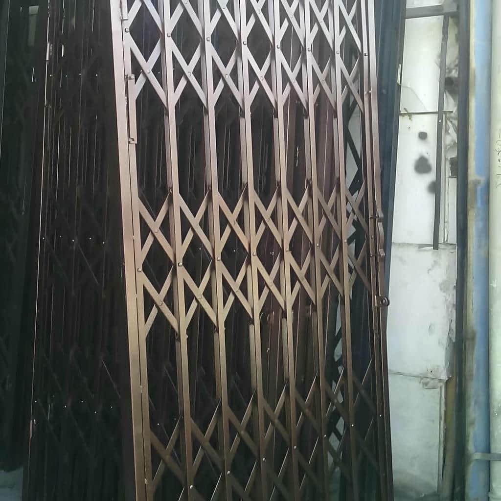 قفل مناسب درب آکاردئونی برای جلوگیری از ورود غیرمجاز