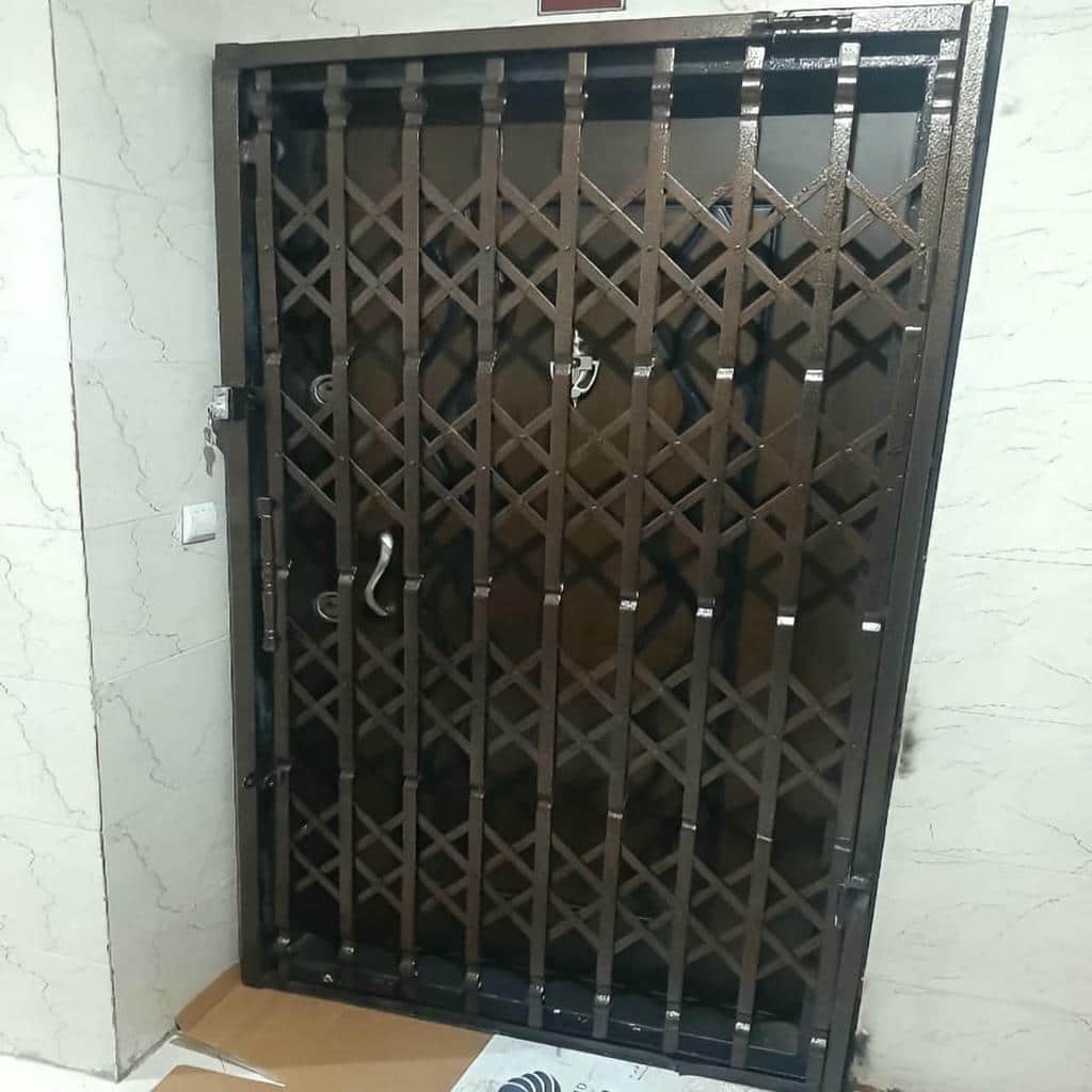 درب آکاردئونی با رنگ مقاوم در برابر زنگ زدگی