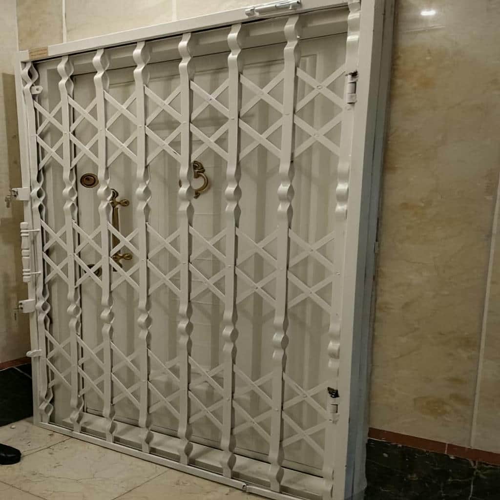 درب آکاردئونی با جوشکاری تمیز شبکه