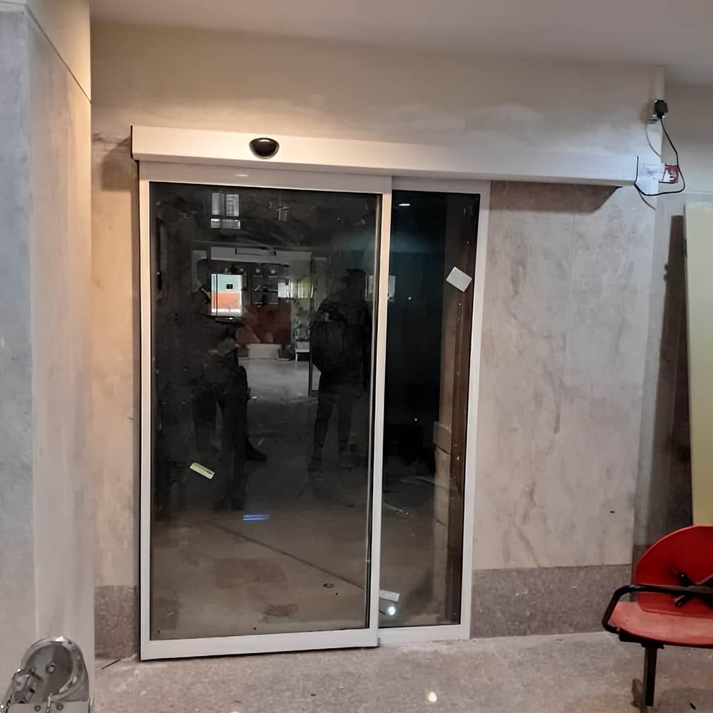 ساخت درب شیشه ای اتوماتیک با شیشه سکوریت ساخت درب شیشه ای اتوماتیک با شیشه سکوریت