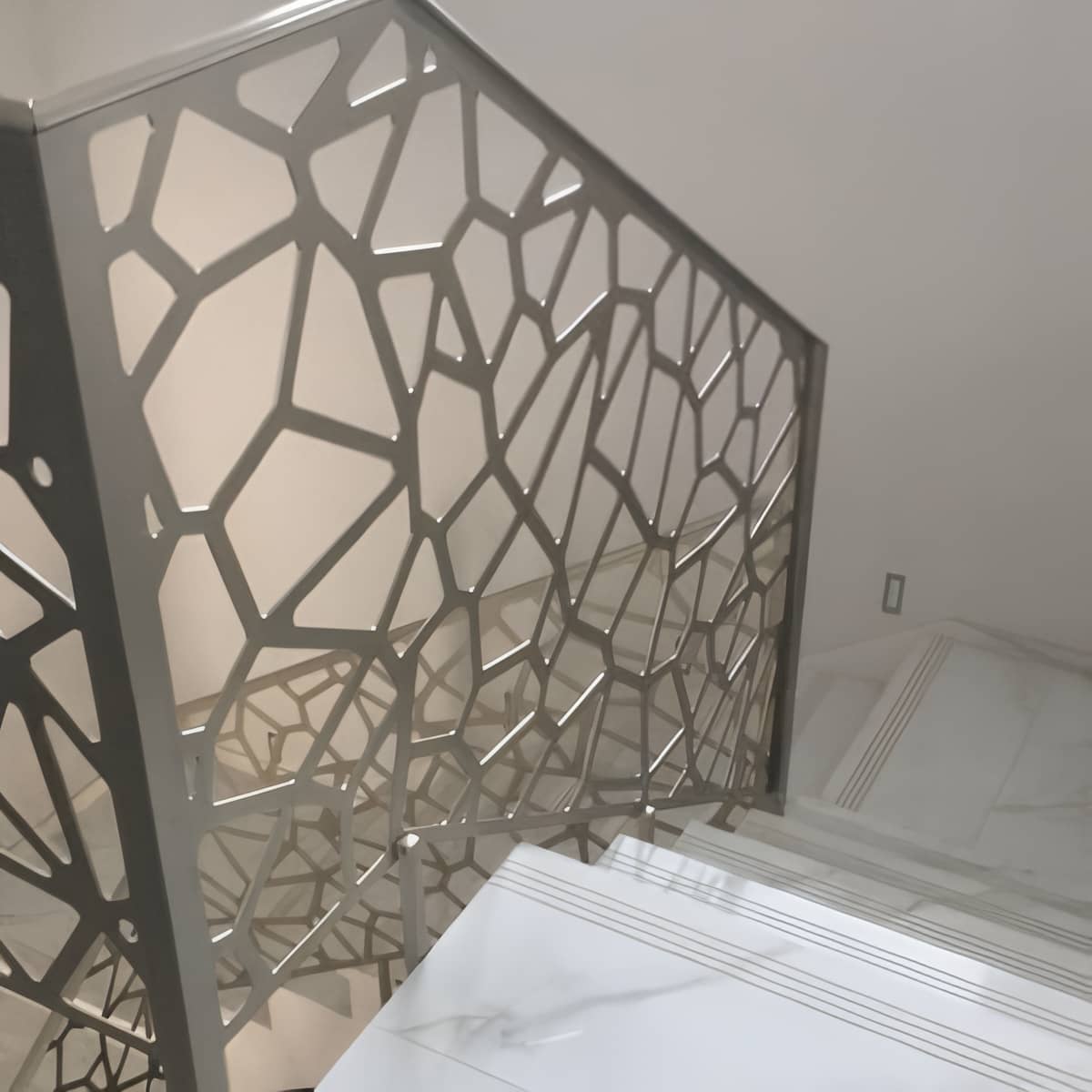 نصب نرده سی ان سی با طرح سفارشی با ضخامت ورق مناسب