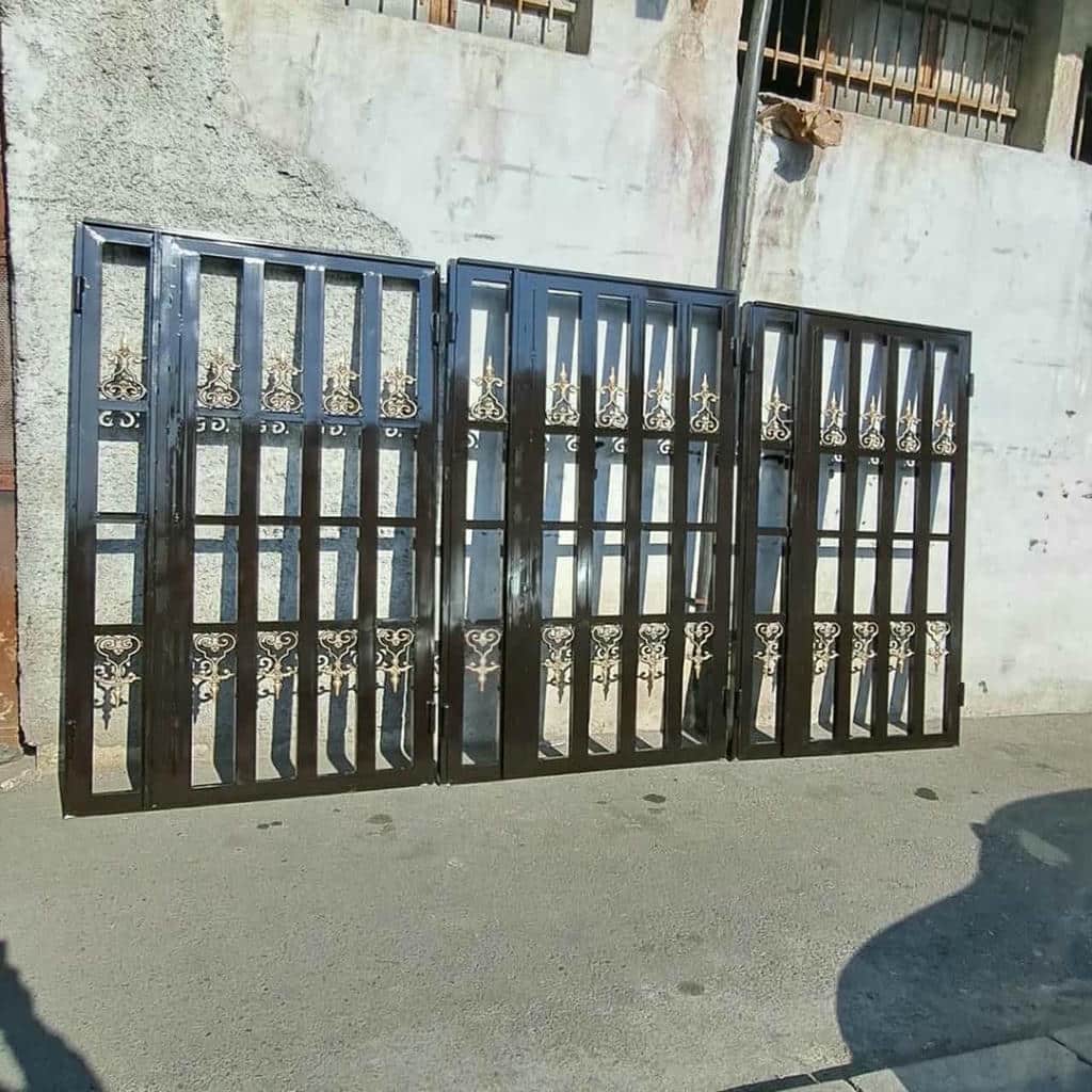 محافظ درب آپارتمان با مدل لولایی بازشو