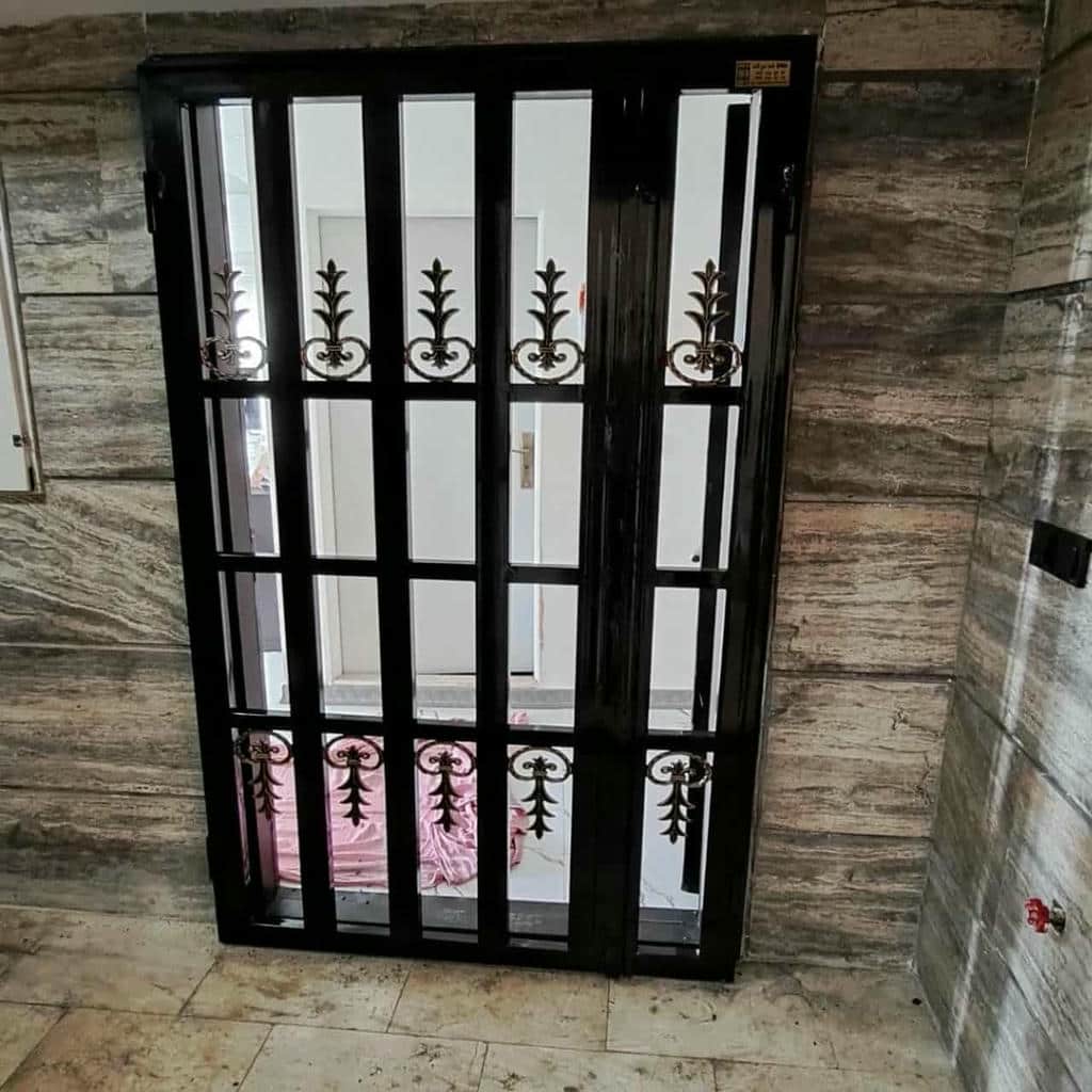 درب آکاردئونی ضد سرقت با تسمه های دقیق برش خورده
