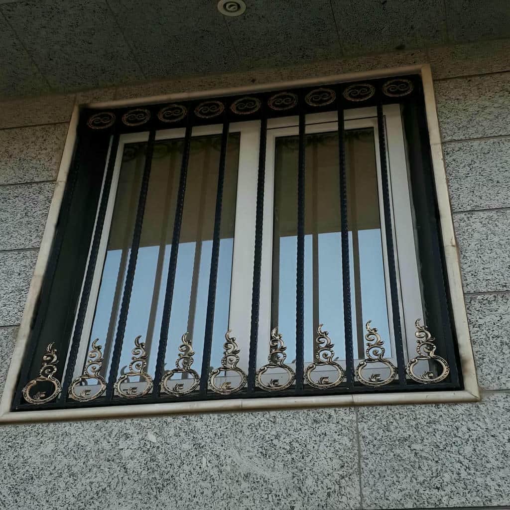 حفاظ پنجره با لولای مقاوم فلزی