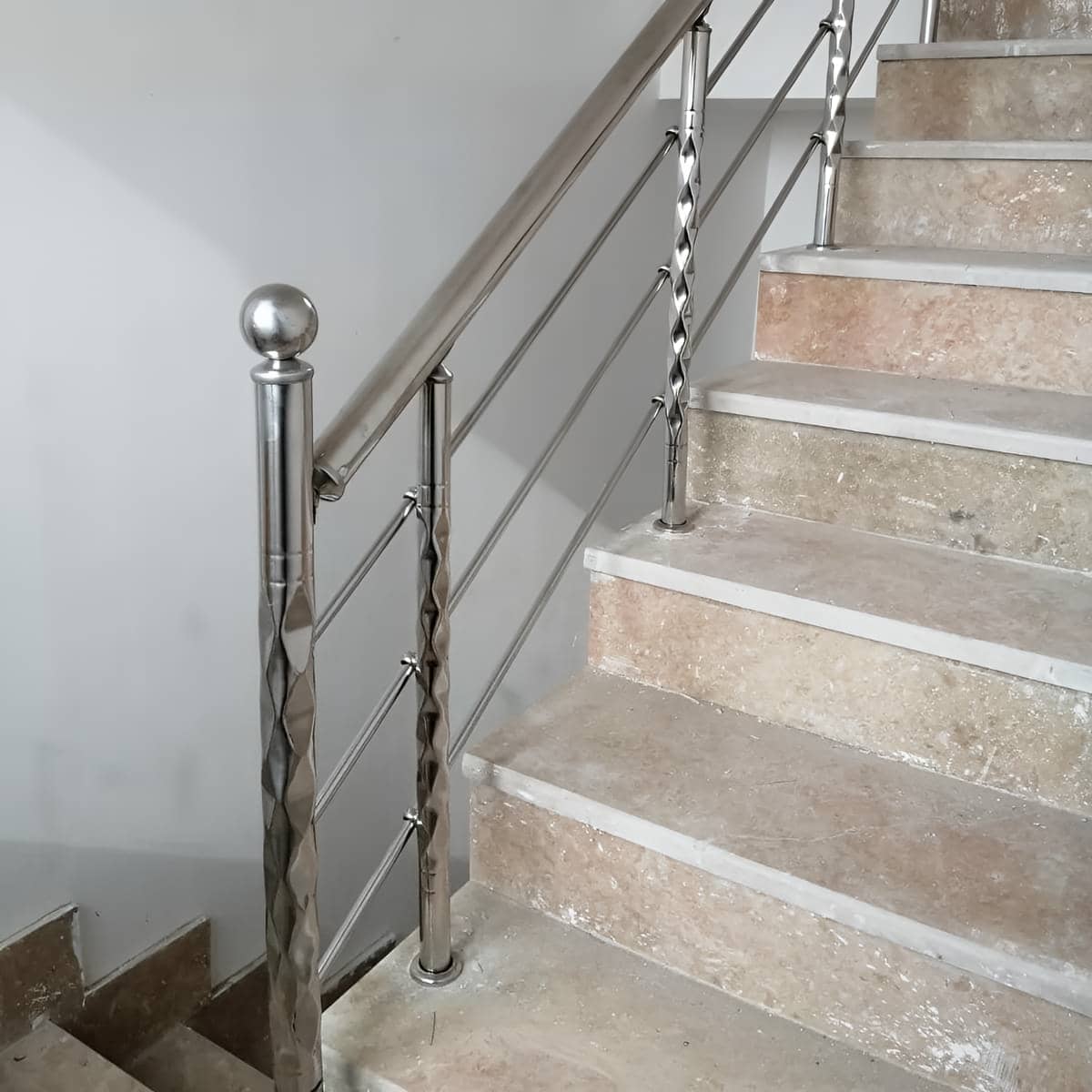 نرده استیل طلایی لوکس با اتصالات هم راستا