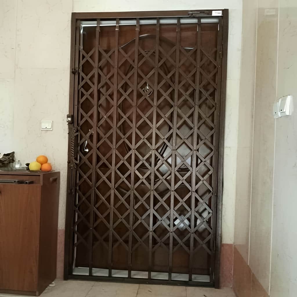 اجرای درب آکاردئونی پنج گل دوبل با چهارچوب مقاوم