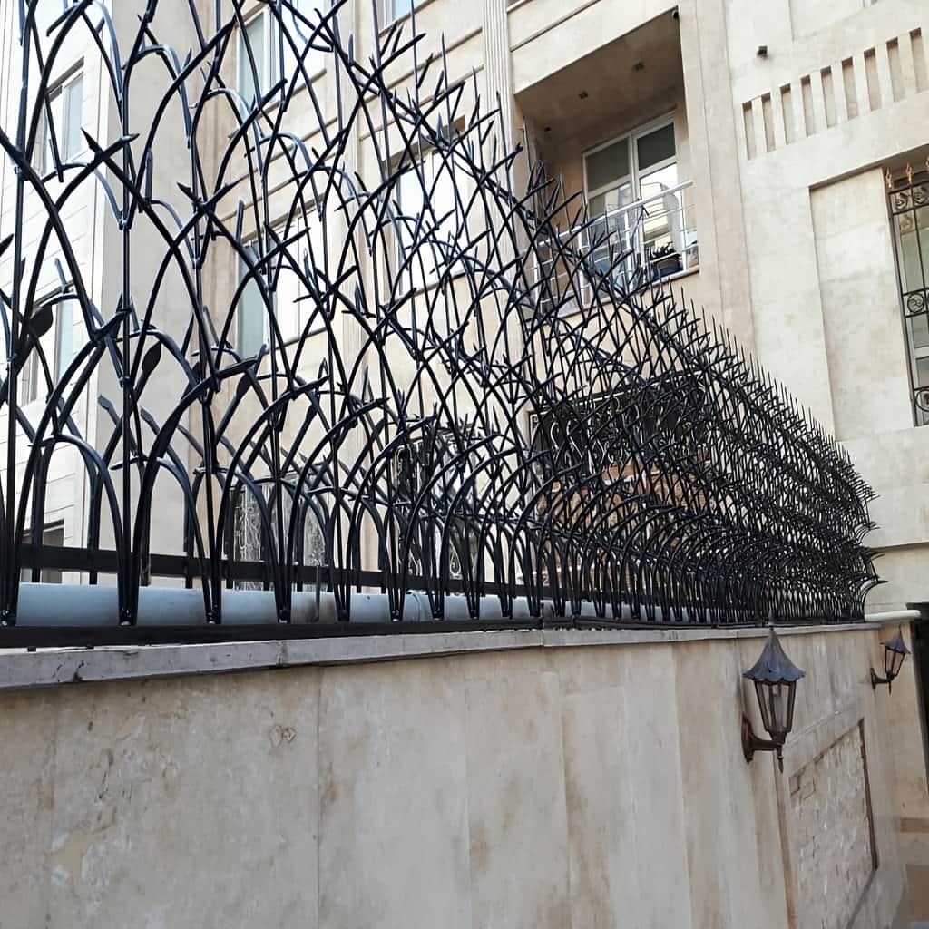 نصب حفاظ آبشاری روی دیوار سنگی با پایه مهارشده