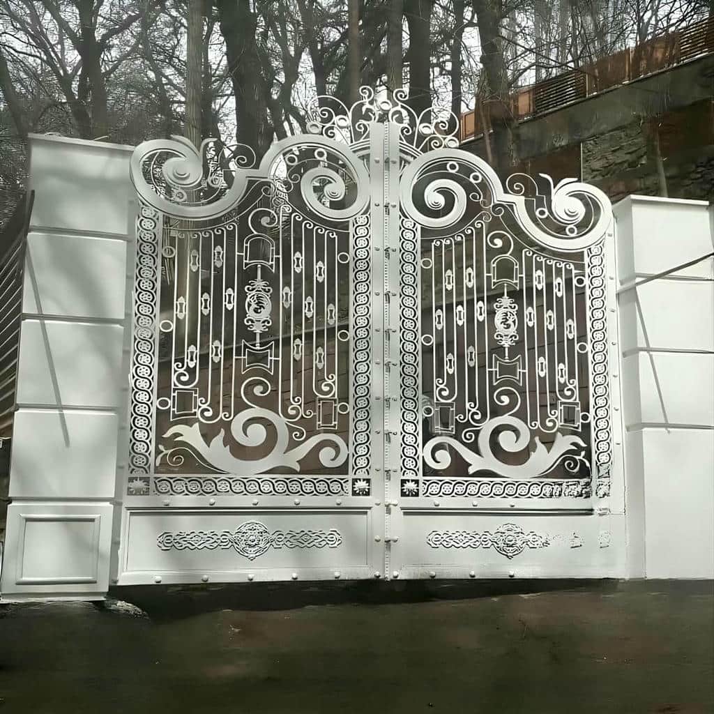 درب پارکینگ سنگین شاسی دوبل مشبک با طراحی متعادل