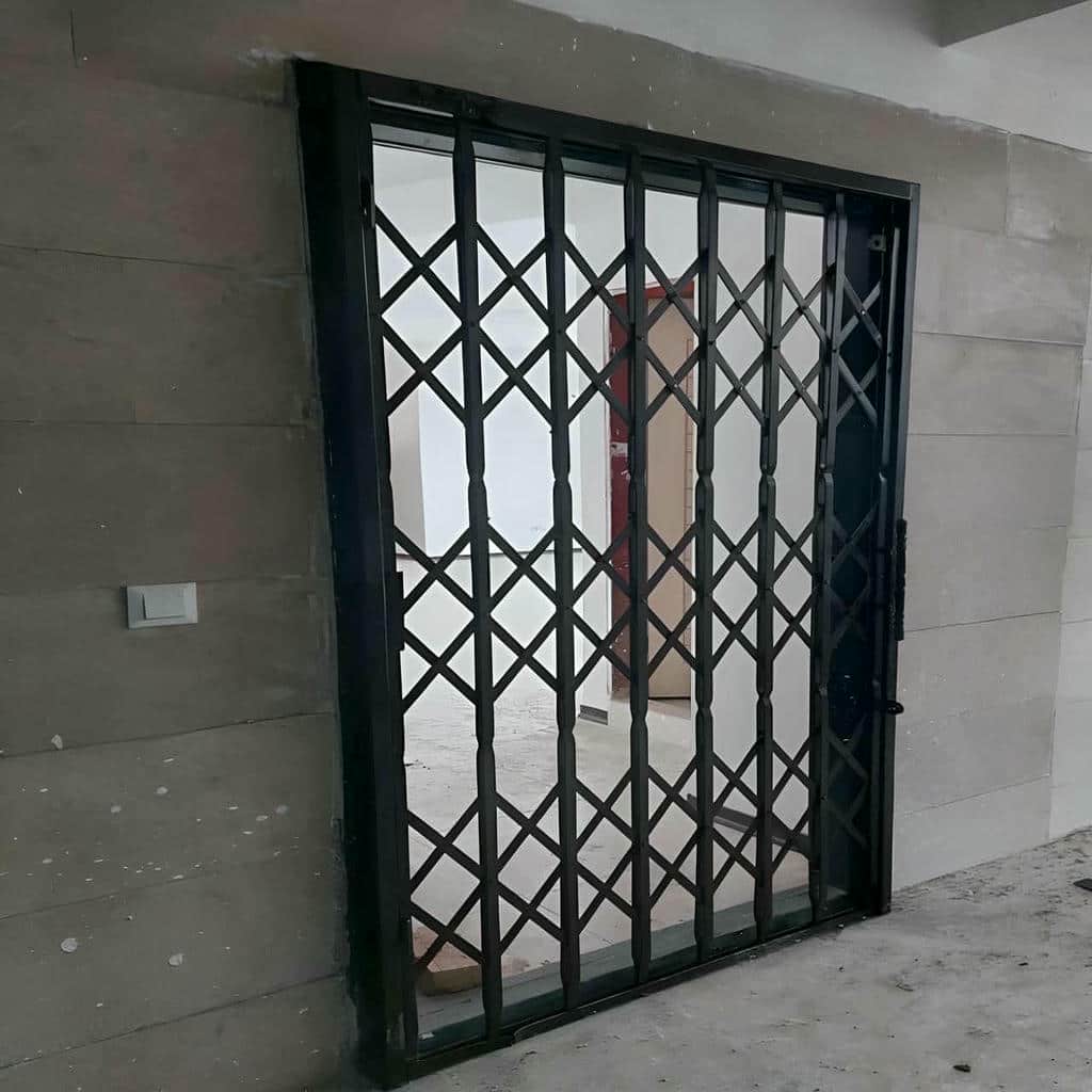 درب آکاردئونی قفل مخفی کتابی با مکانیزم بسته‌شدن محافظت‌شده