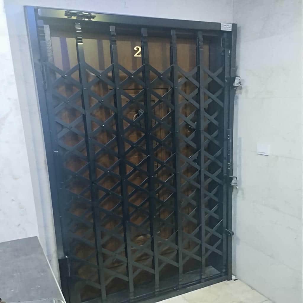 اجرای حفاظ درب آپارتمان ضد دیلم با چهارچوب مقاوم