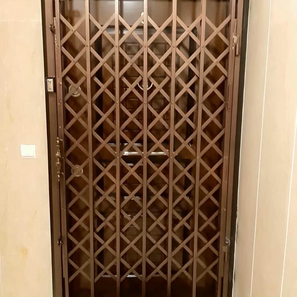 تولید درب حفاظ فلزی ورودی واحد با جوش و اتصالات دقیق