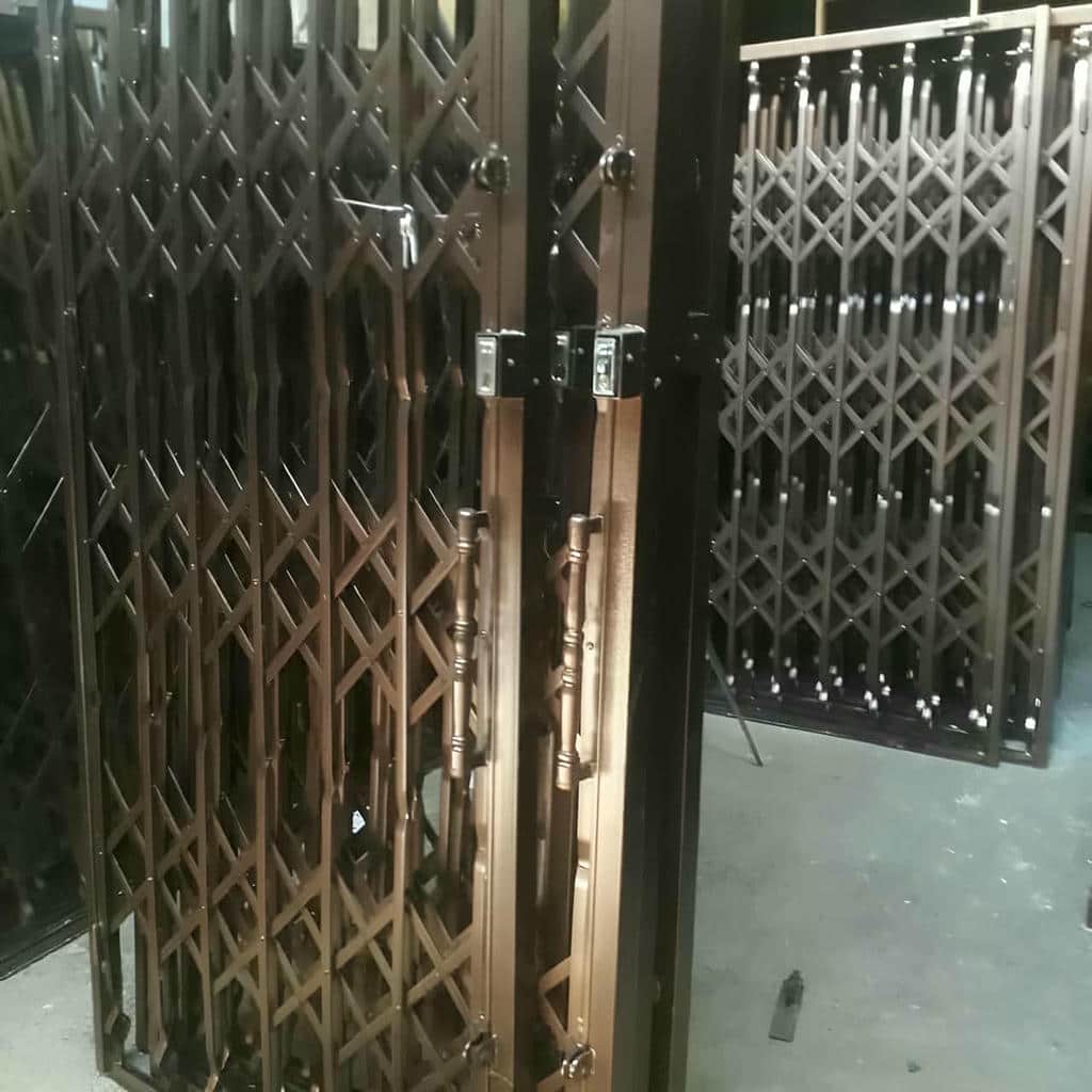 طرح چهار گل درب آکاردئونی ضد سرقت آپارتمان با تسمه فولادی