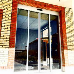 8 مدل درب اتوماتیک شیشه ای دو لنگه کشویی
