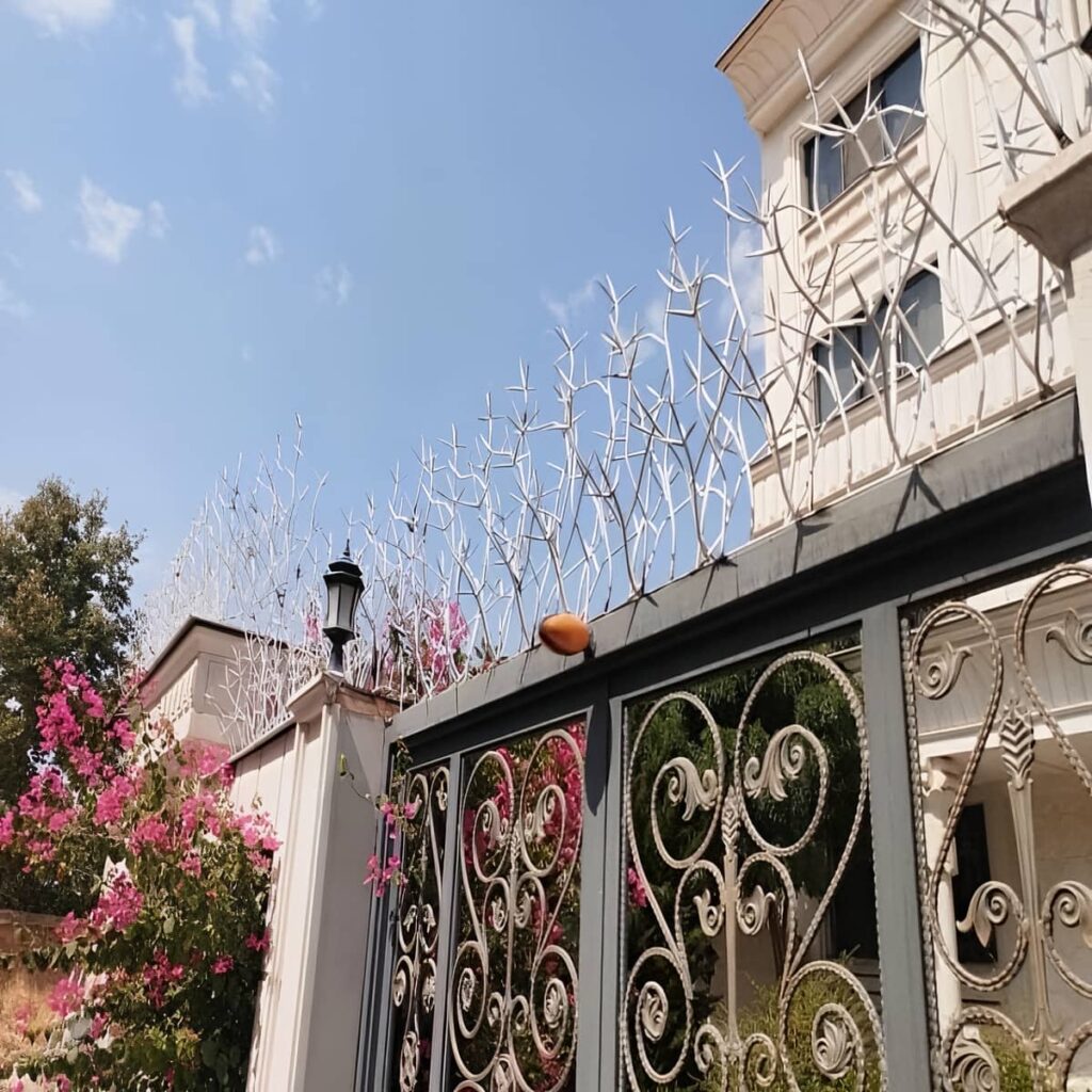 اجرای حفاظ شاخ گوزنی پرتراکم امنیتی با کنترل زیرسازی