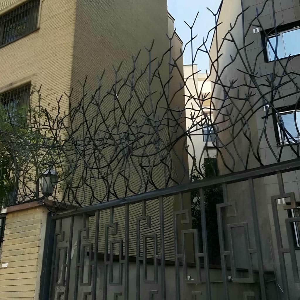 جزئیات جوشکاری حفاظ شاخ گوزنی دیوار باغ ویلا