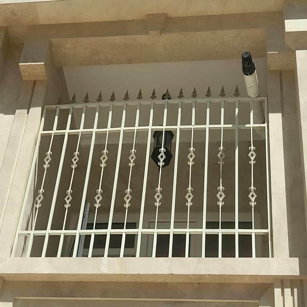 حفاظ پنجره شبکه هندسی نامتقارن با آرایش فنی پروفیل