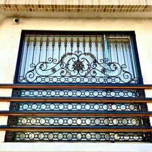 9 نمونه نرده پنجره فلزی شاسی دار