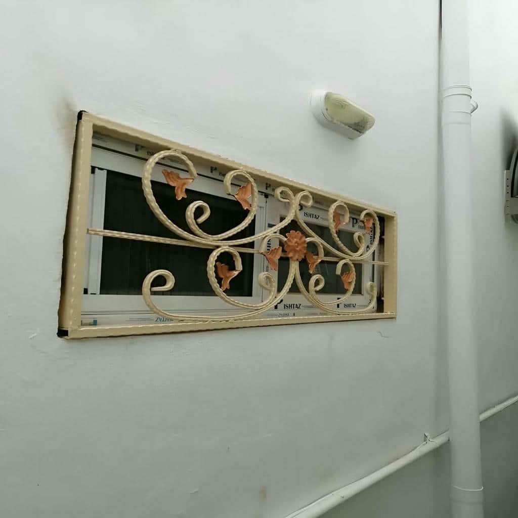 حفاظ پنجره مدرن شبکه هندسی با طرح لوزی و اتصالات دقیق