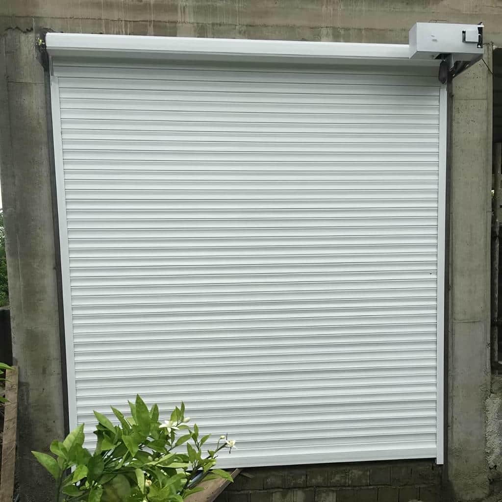 اجرای کرکره برقی رنگی نمای فروشگاه با شفت تراز
