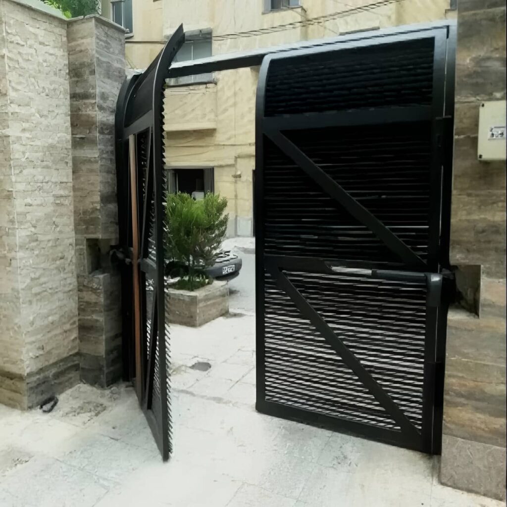 نصب درب برقی پارکینگ ریلی با ریل تراز و مقاوم