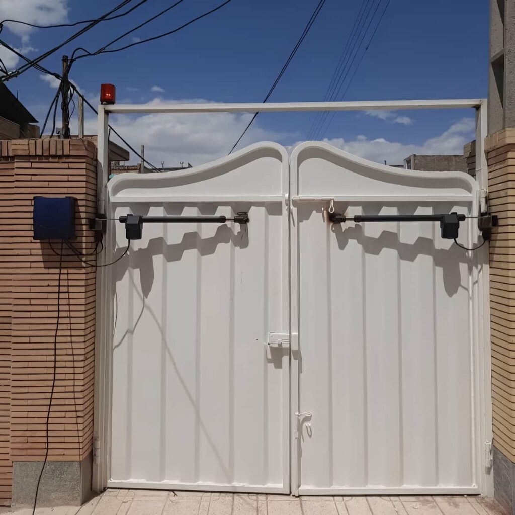 درب برقی پارکینگ ریلی با موتور و گیربکس هماهنگ