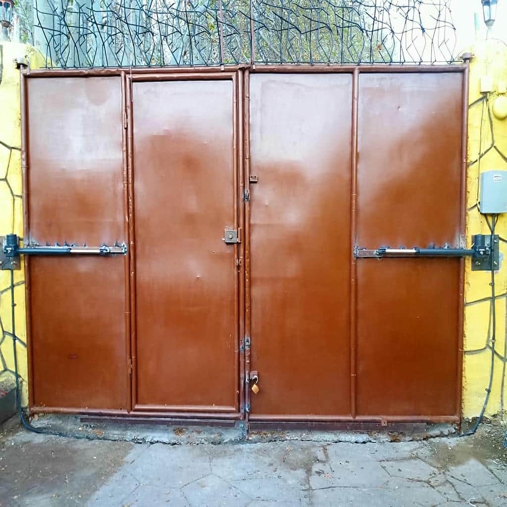 درب پارکینگ جک دار بازویی با چرخ‌دنده بادوام