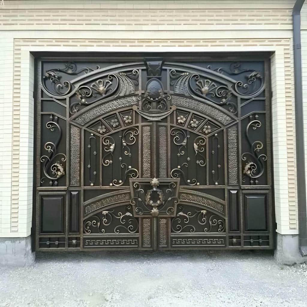 درب پارکینگ طرح چوب ترموود ترکیبی با قاب فلزی
